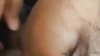 Lovely Desi sucks the XXX sized cock well in this close-up MMS clip