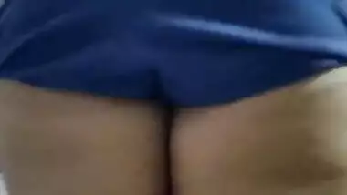 Desi minx wants to brag about sexy pussy that she spreads in XXX video