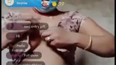 Face masked desi XXX wife shows her tits and pussy in live cam