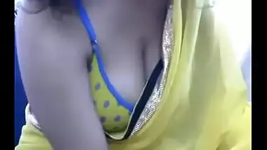 Hawt Indian large milk cans mother i'd like to fuck bhabhi in saree teases and seduces