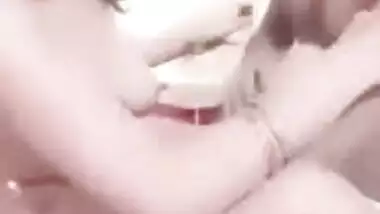 Husband drills wet slit of his young Desi wife for live XXX show