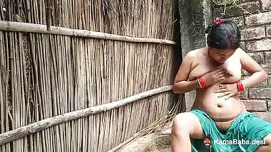 Nude Bhabhi gives a blowjob to her Devar in a desi sex video