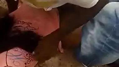 Dusky slut poses for Desi MMS video when having XXX sex outdoors