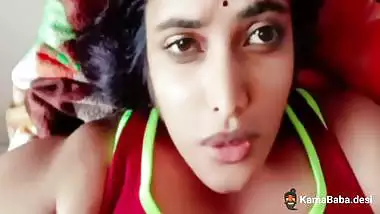 Milf enjoys with her lover in the car in desi outdoor porn