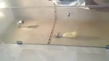 Solo XXX video of adorable Desi girl relaxing fully naked in shower