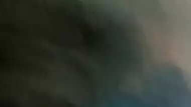 Amateur Desi whore gives a hot XXX blowjob to new boyfriend in the dark