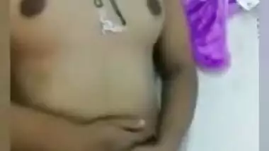 Man making amateur XXX video of his cute Desi GF posing all nude