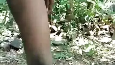 Desi XXX village girl with skinny body agrees to have sex outdoors