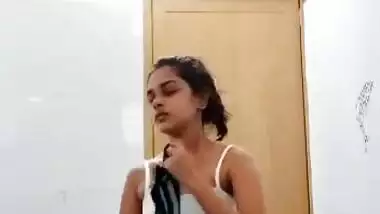 Mallu cute girl hot sexy shows her nude fringering stripping videos part 3