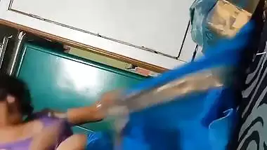 Hot mom dress change boobs show viral topless clip