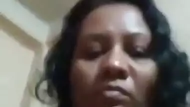 Today Exclusive- Horny Desi Aunty Showing Her Nude Body On Video Call Part 2